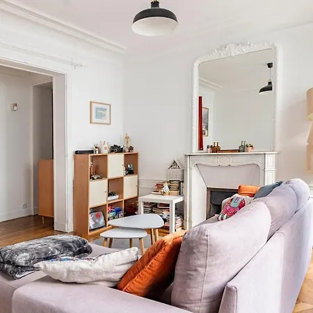 La Belle Vie A - With Balcony Apartment Paris