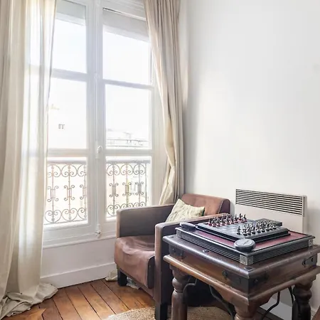 La Belle Vie A - With Balcony Apartment Paris