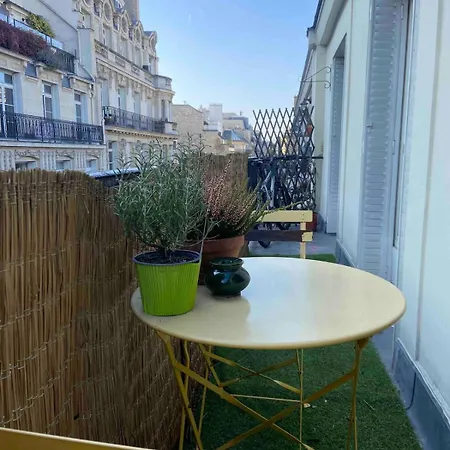 La Belle Vie A - With Balcony